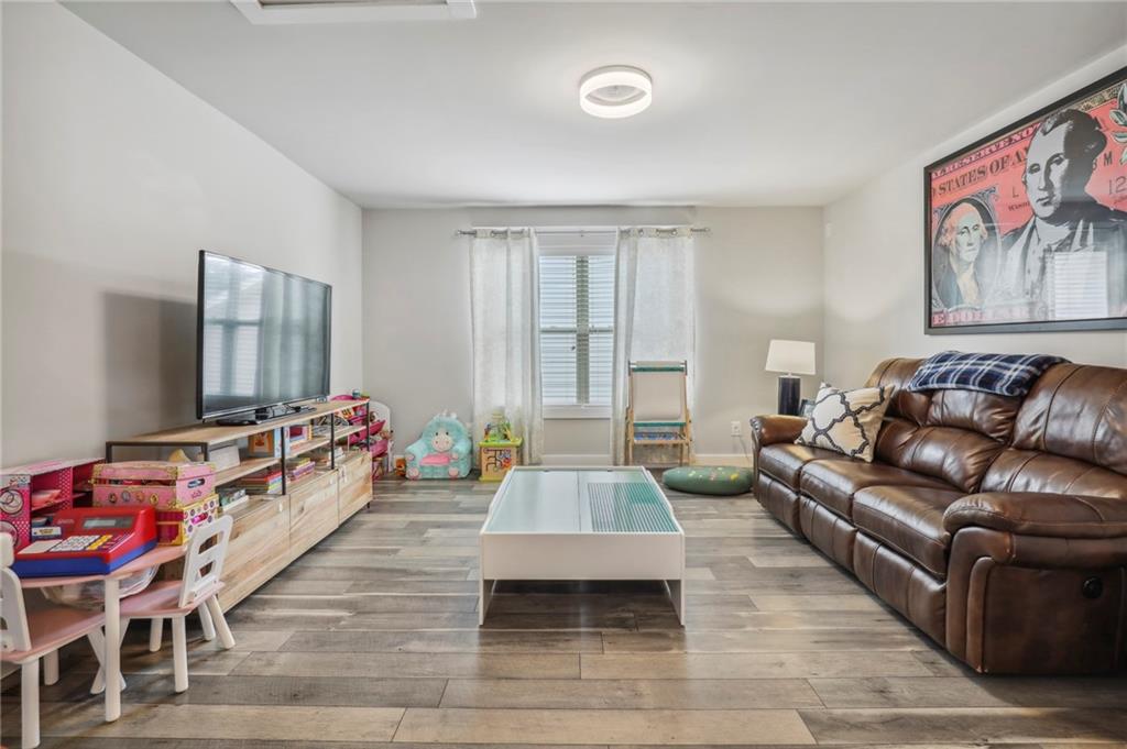 1712 Whitfield Parc Circle SE