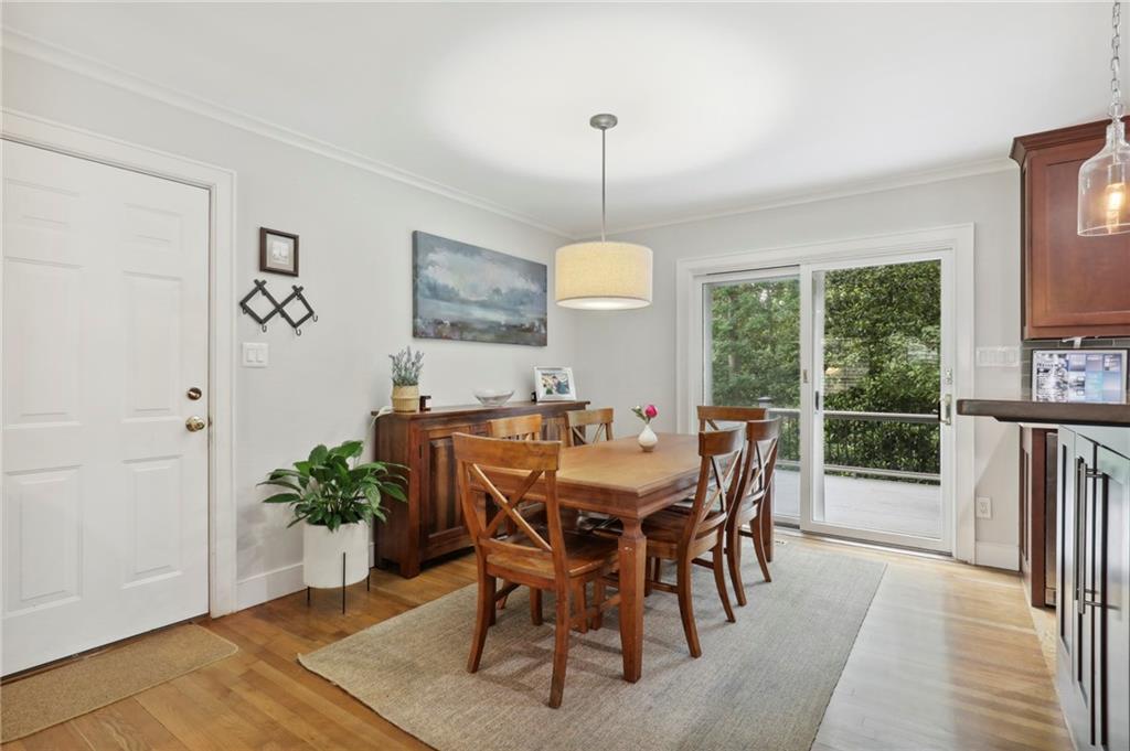 2953 Cravenridge Drive NE