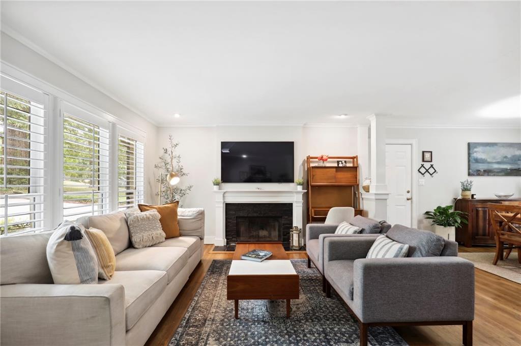 2953 Cravenridge Drive NE