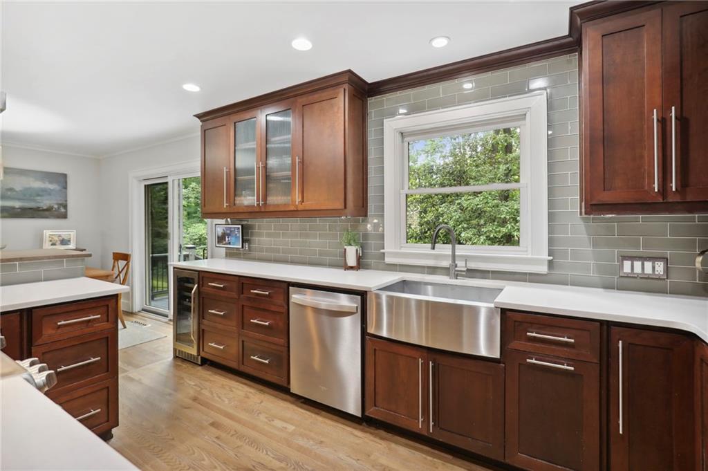 2953 Cravenridge Drive NE