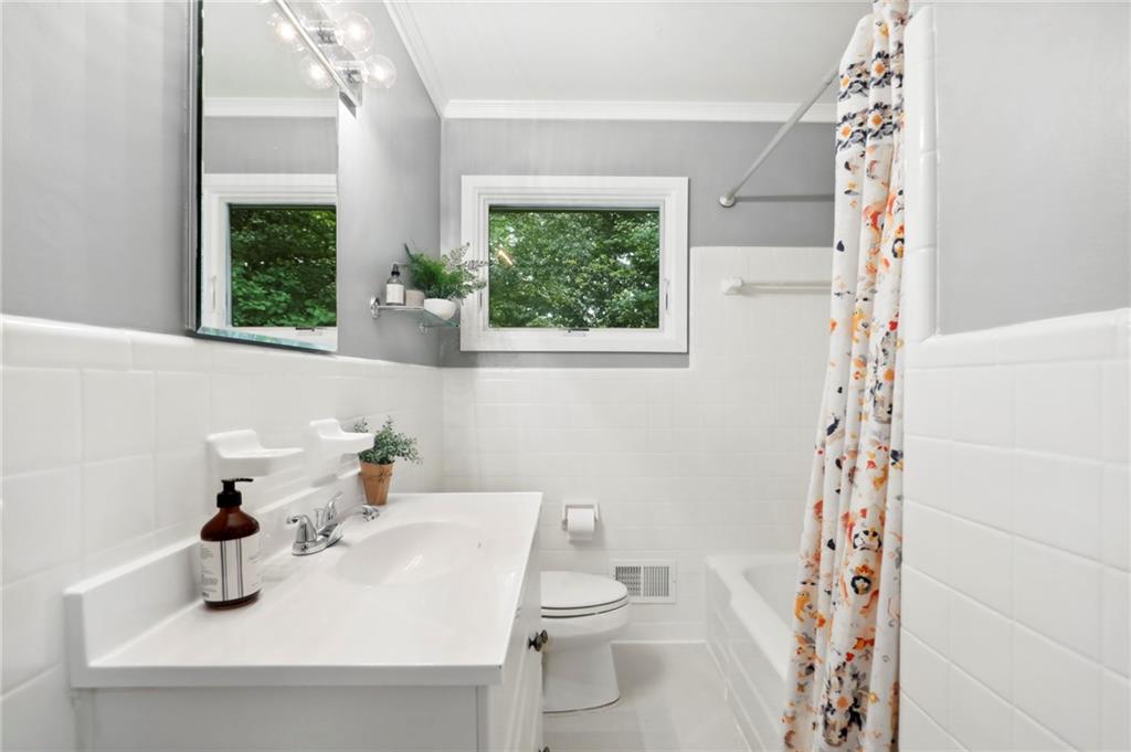 2953 Cravenridge Drive NE