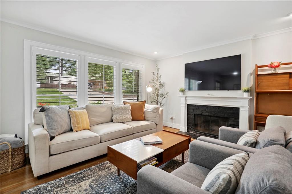 2953 Cravenridge Drive NE