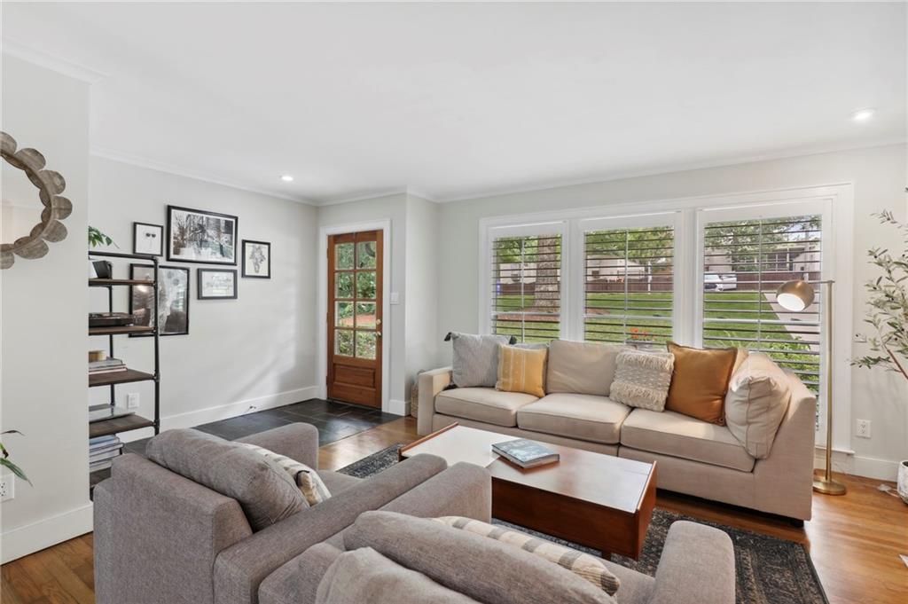 2953 Cravenridge Drive NE