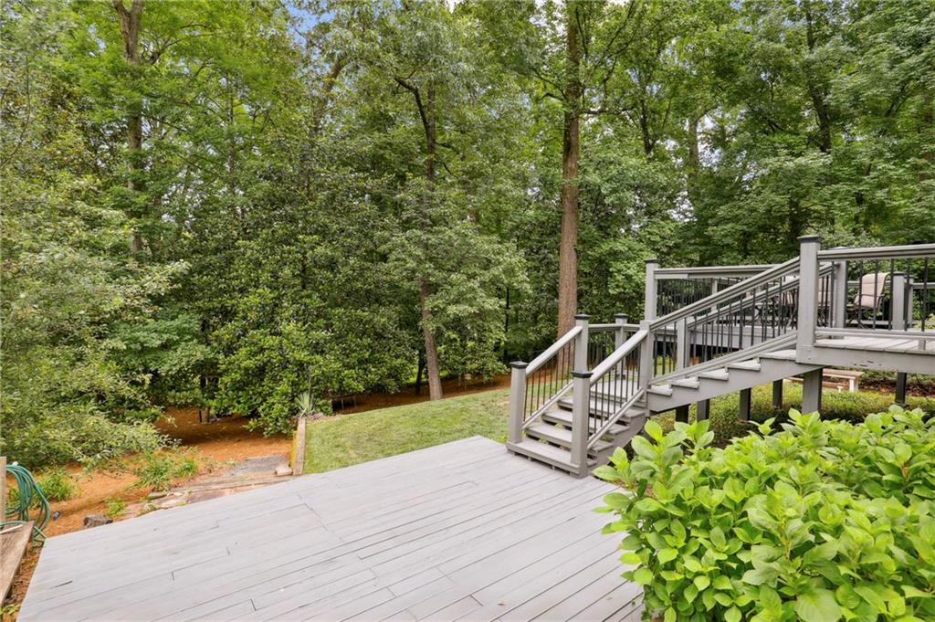 2953 Cravenridge Drive NE