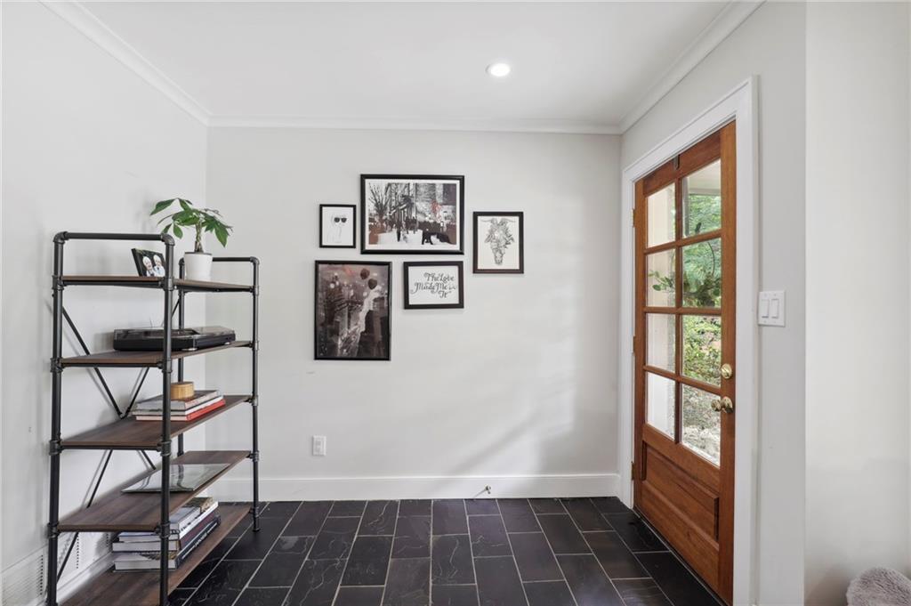 2953 Cravenridge Drive NE