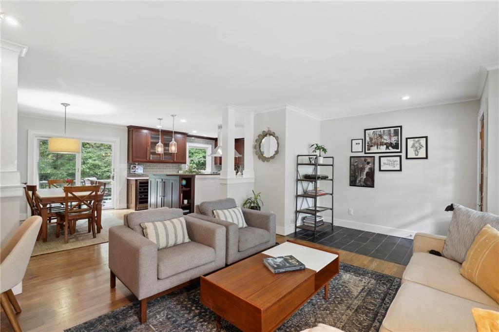 2953 Cravenridge Drive NE