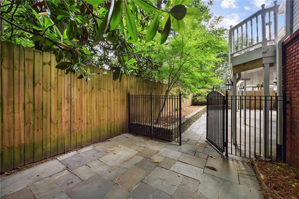 10 Westminster Close Drive NW