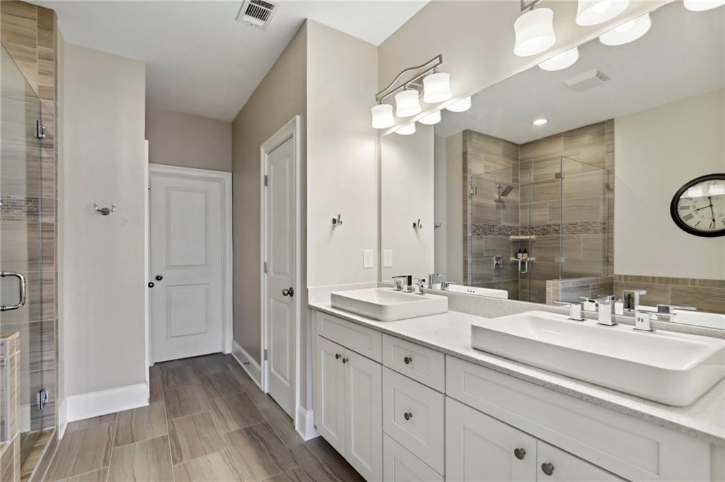 3619 Brookleigh Lane NE