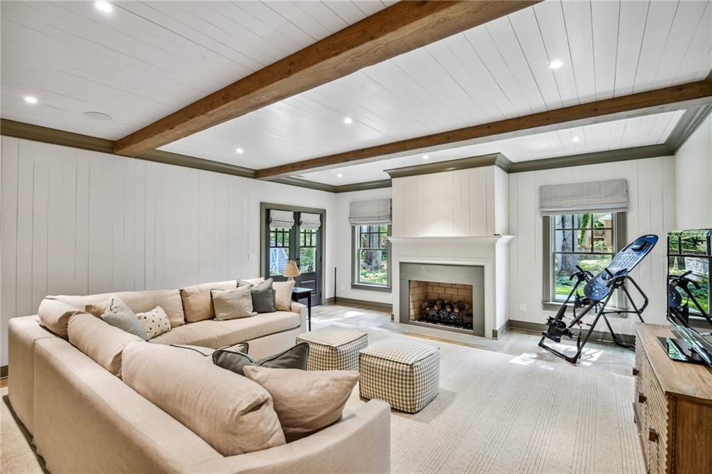 2562 Weigelia Road NE