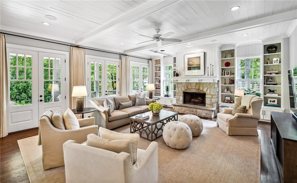 2562 Weigelia Road NE