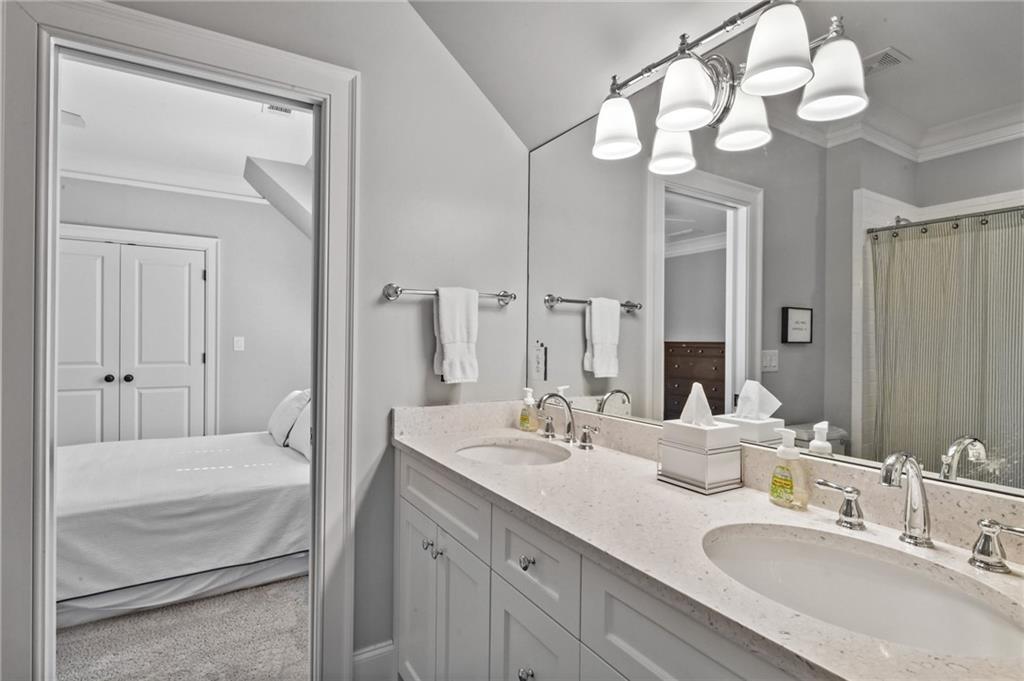 2562 Weigelia Road NE