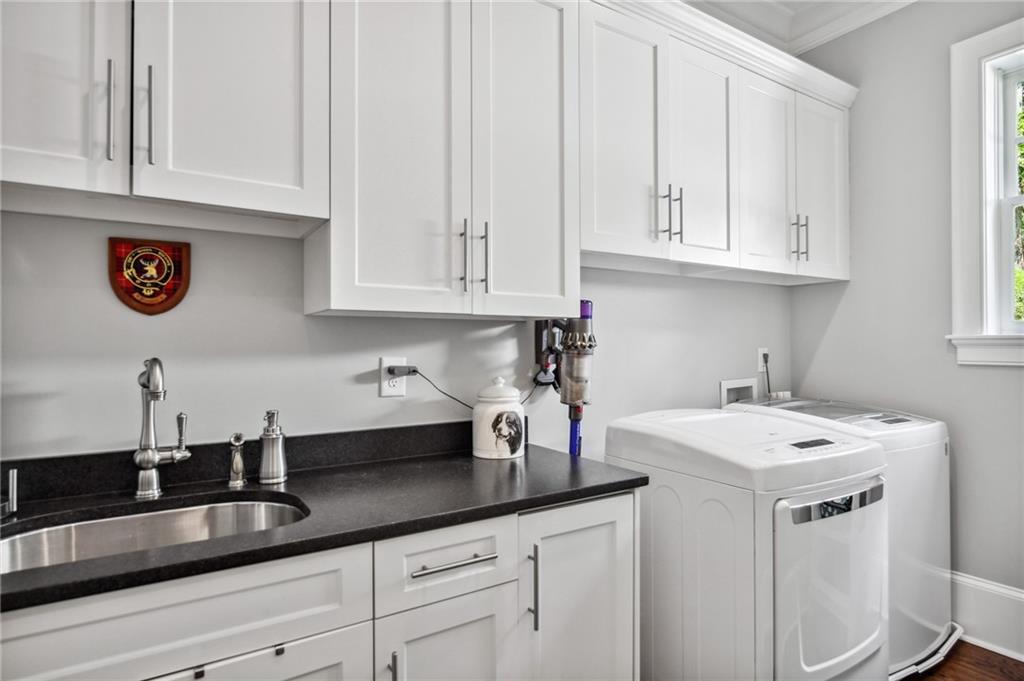 2562 Weigelia Road NE