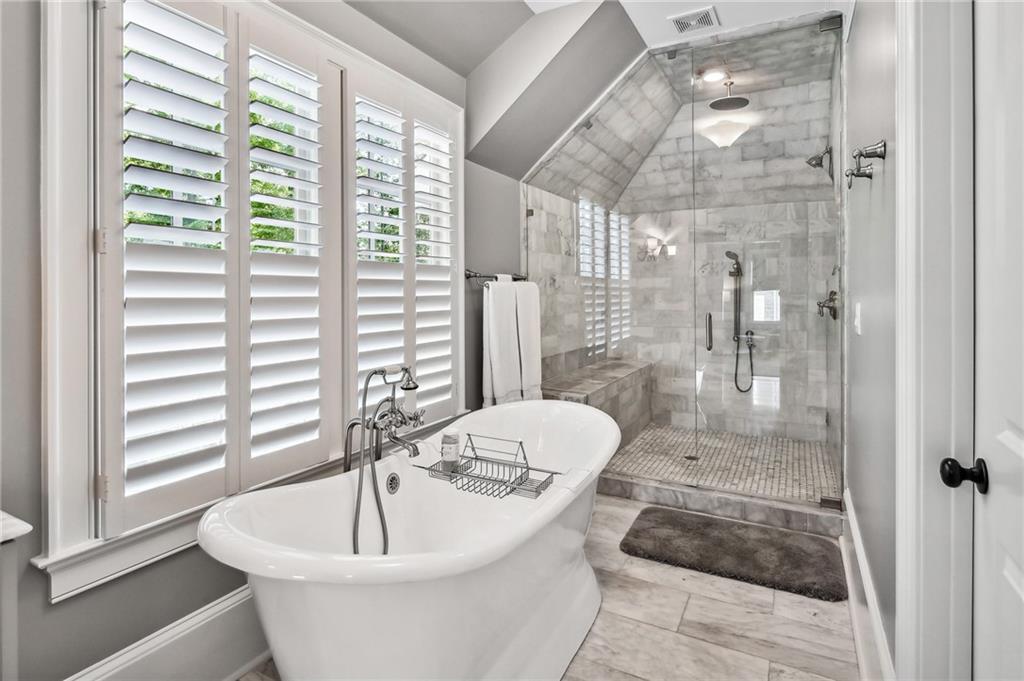 2562 Weigelia Road NE