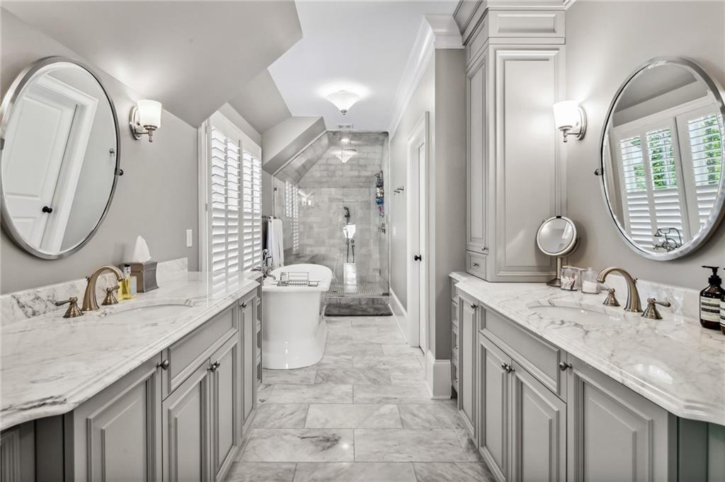 2562 Weigelia Road NE