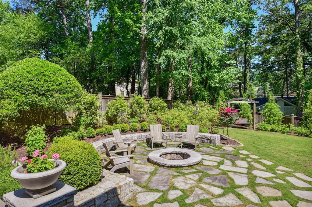 2562 Weigelia Road NE