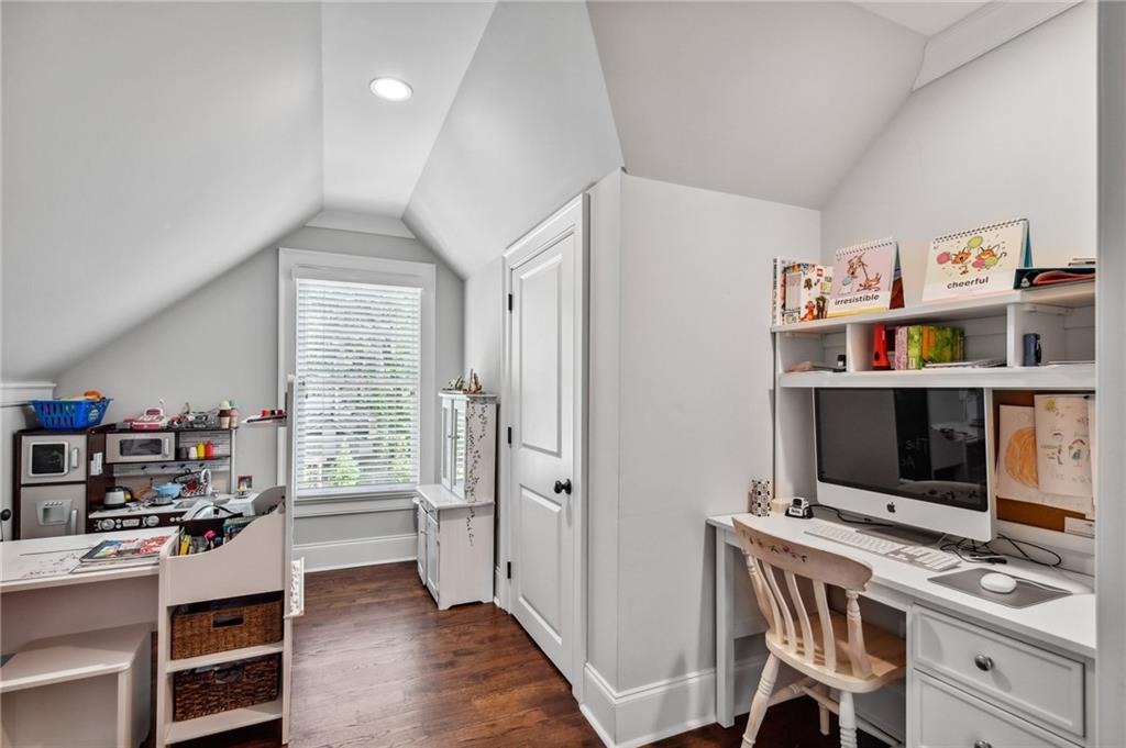 2562 Weigelia Road NE