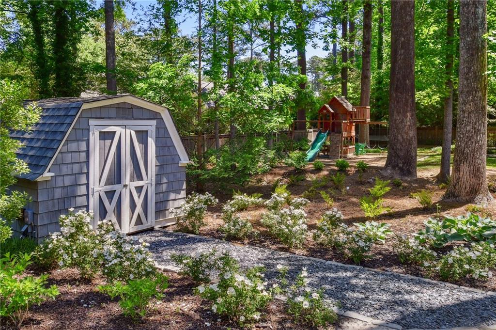 2562 Weigelia Road NE