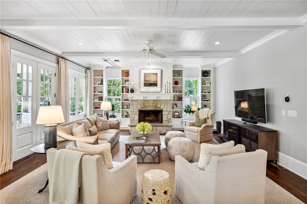 2562 Weigelia Road NE