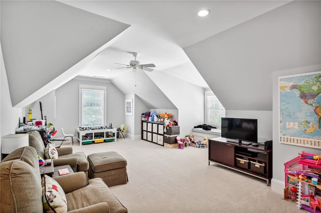 2562 Weigelia Road NE