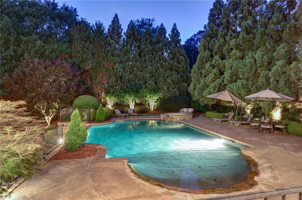 1070 Lancaster Square