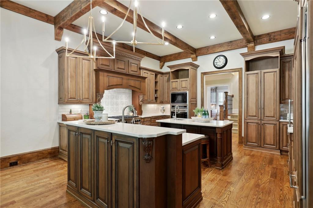 1070 Lancaster Square