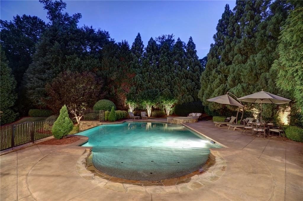 1070 Lancaster Square