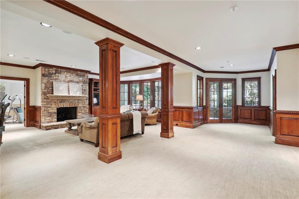 1070 Lancaster Square