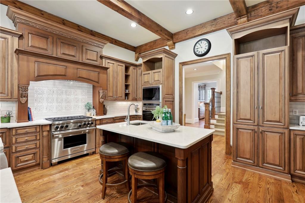 1070 Lancaster Square