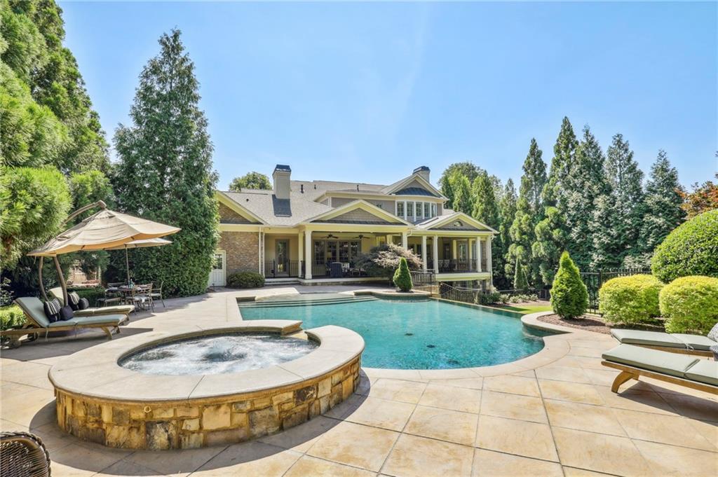 1070 Lancaster Square