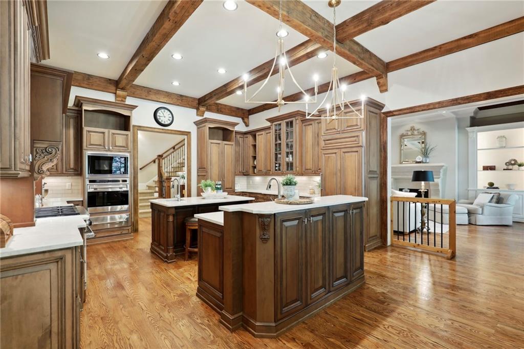 1070 Lancaster Square