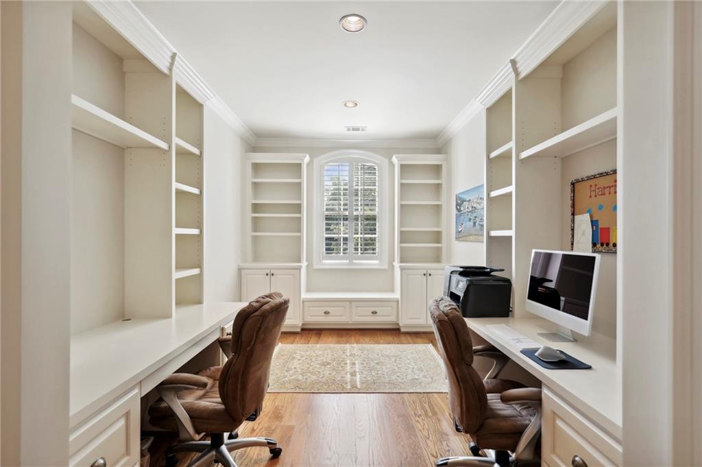 1070 Lancaster Square