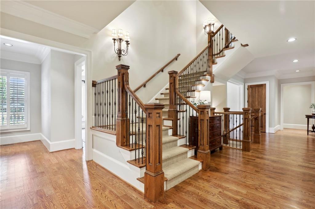 1070 Lancaster Square