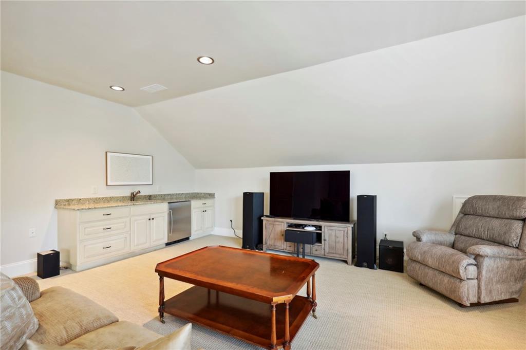 1070 Lancaster Square