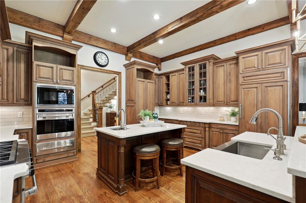 1070 Lancaster Square