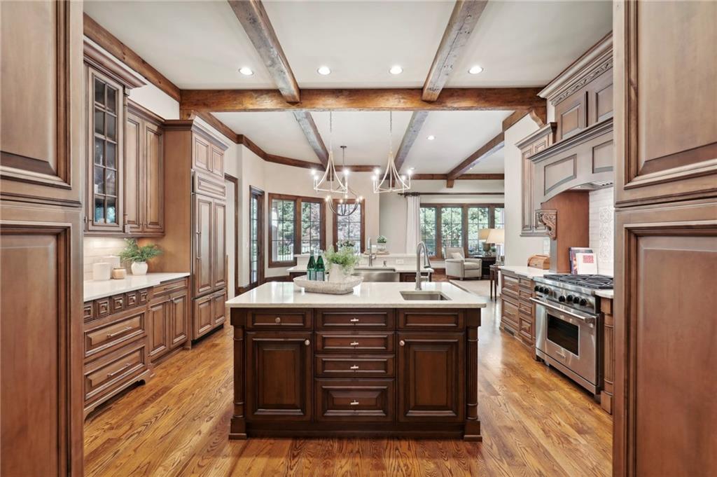 1070 Lancaster Square