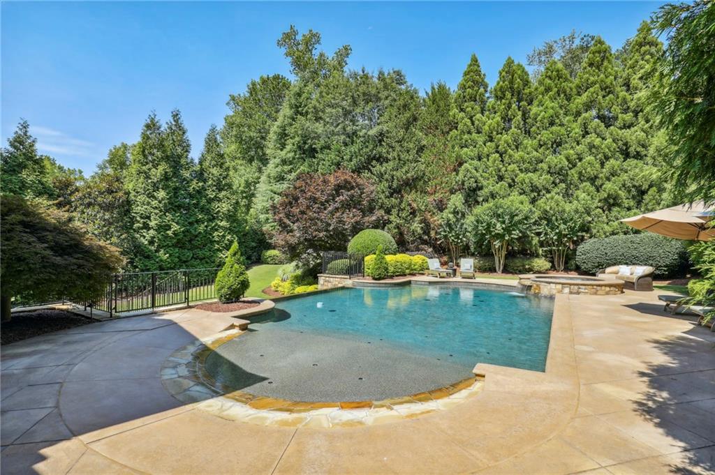 1070 Lancaster Square