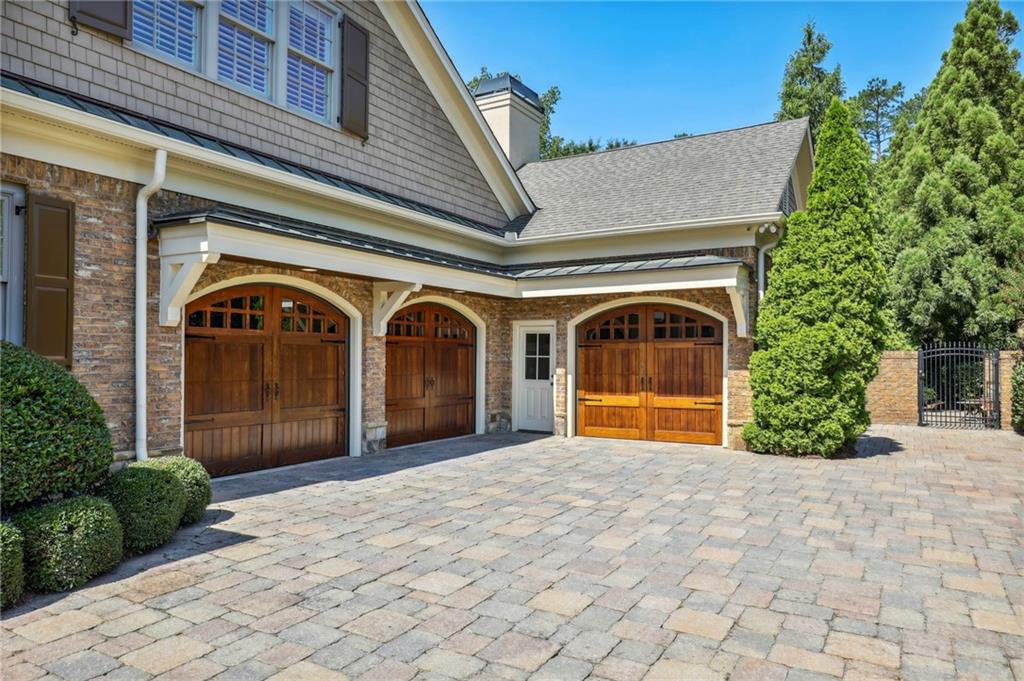 1070 Lancaster Square