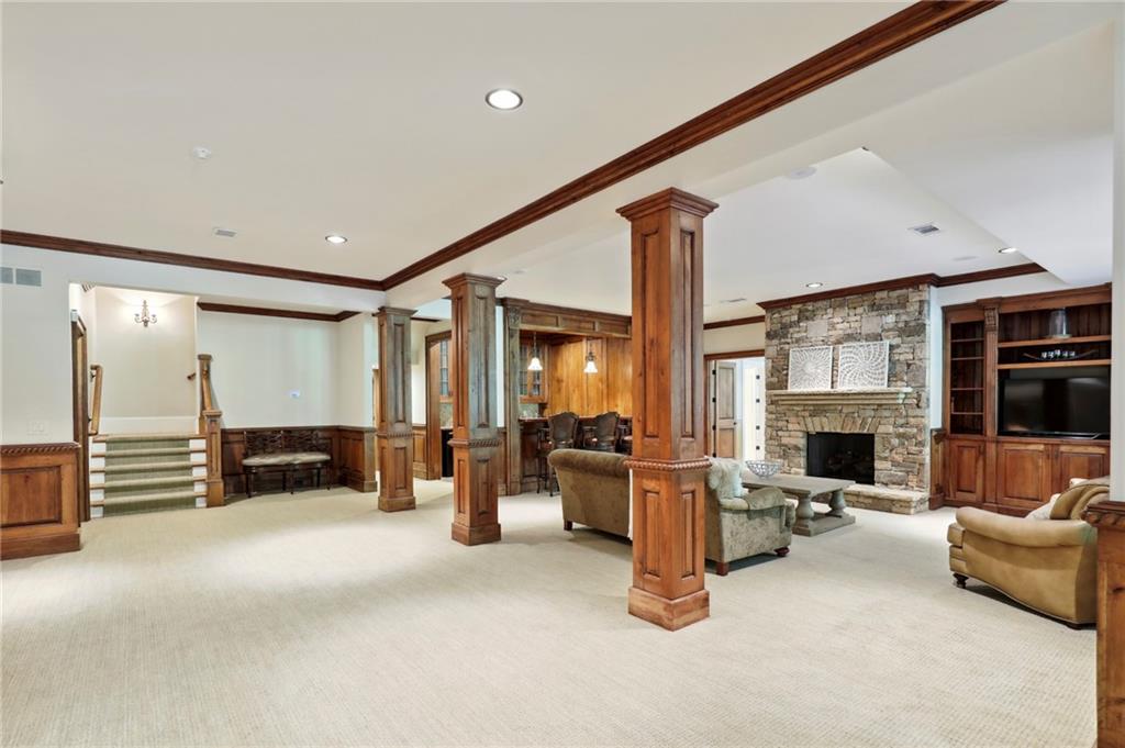 1070 Lancaster Square