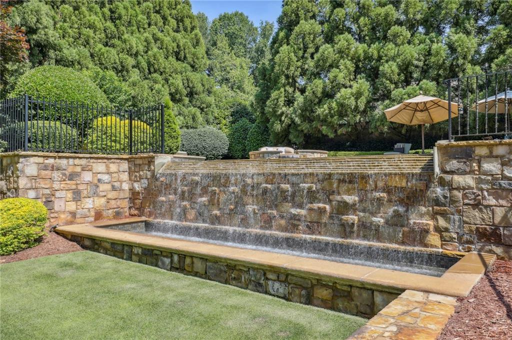 1070 Lancaster Square