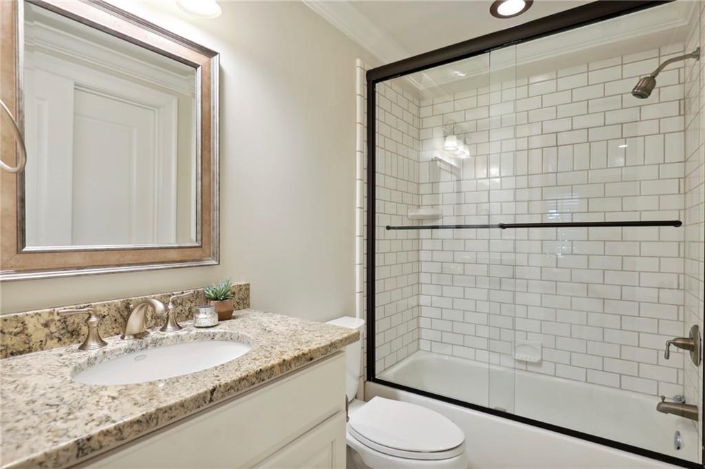 1070 Lancaster Square