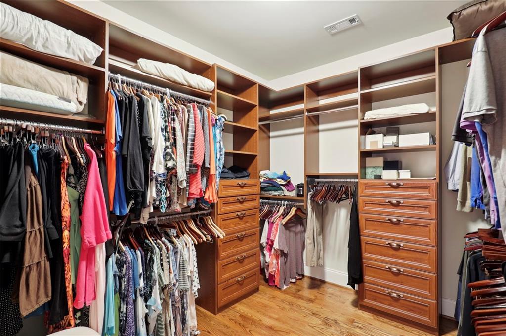 1070 Lancaster Square