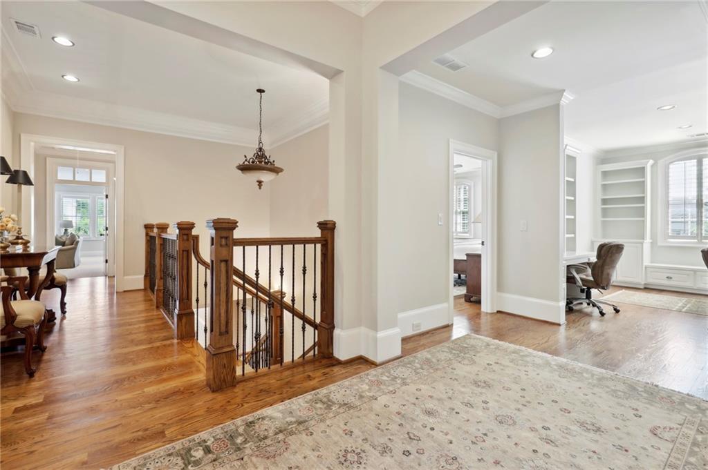 1070 Lancaster Square