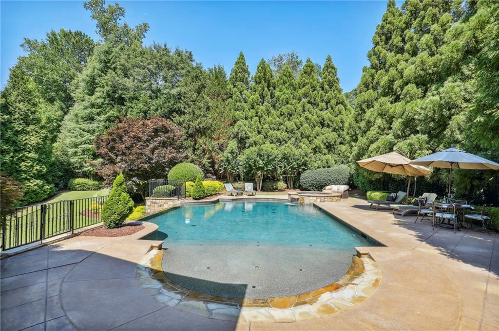 1070 Lancaster Square