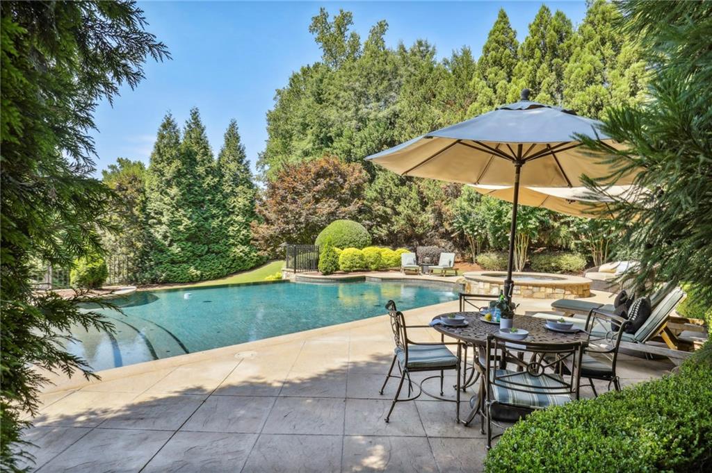 1070 Lancaster Square