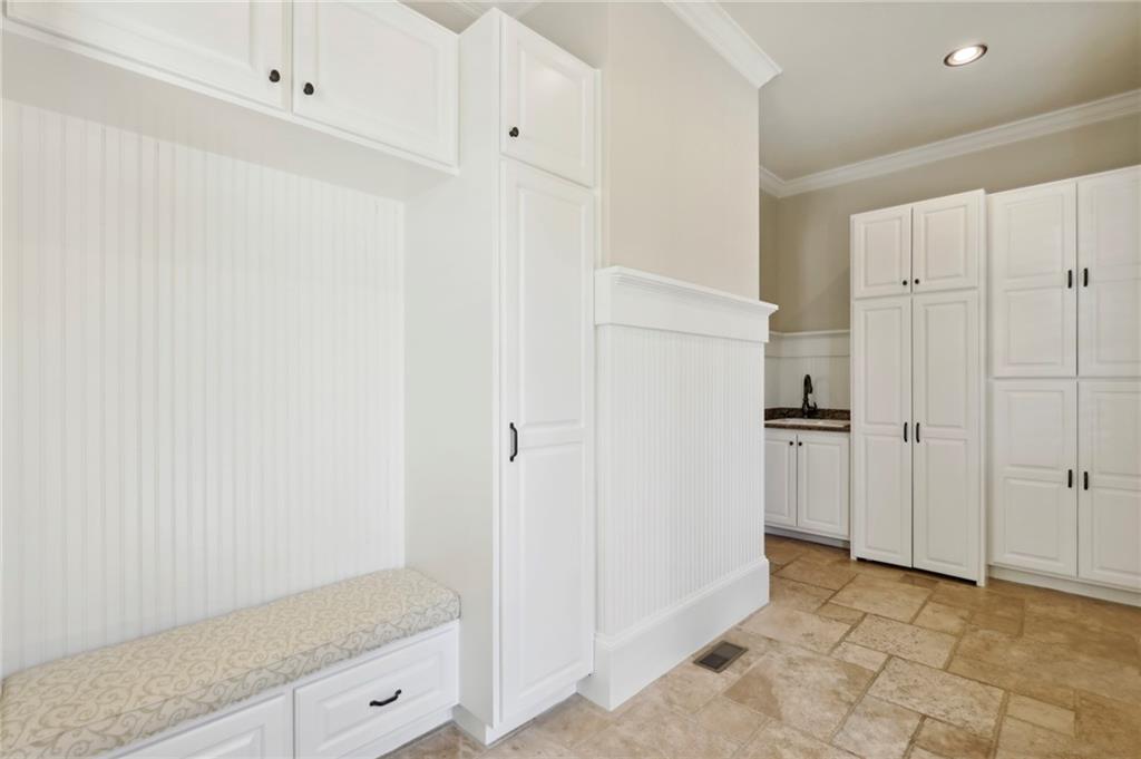 1070 Lancaster Square