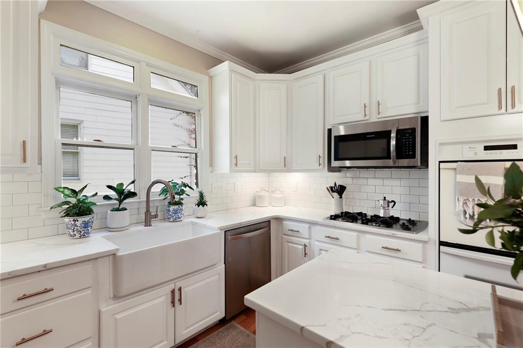 1820 Woodland Hills Avenue NW