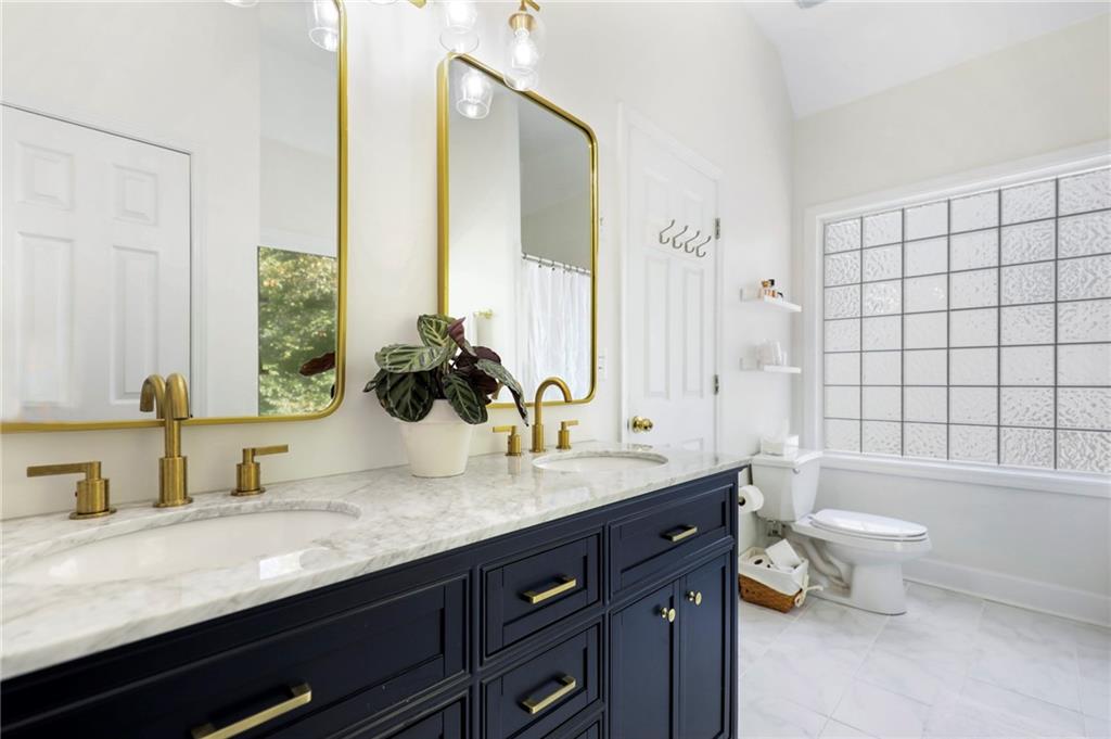 1820 Woodland Hills Avenue NW