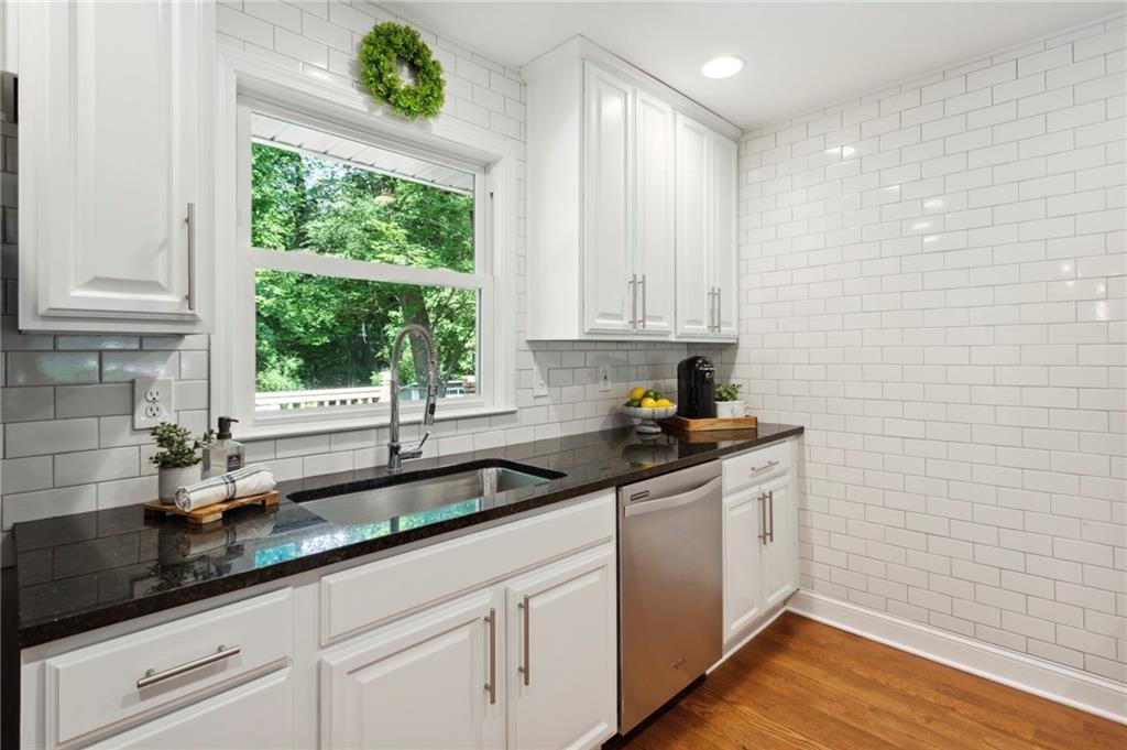 2626 Woodacres Road NE