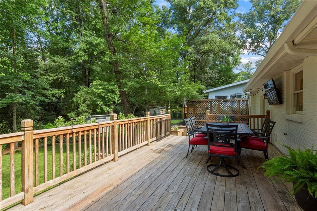 2626 Woodacres Road NE