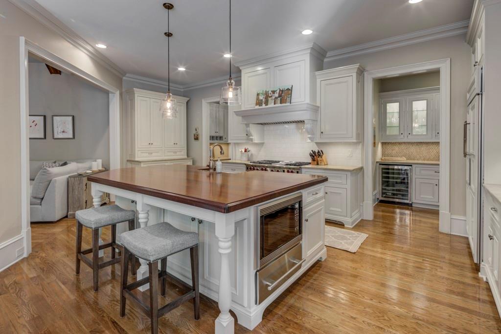 4130 Hillside Place NW